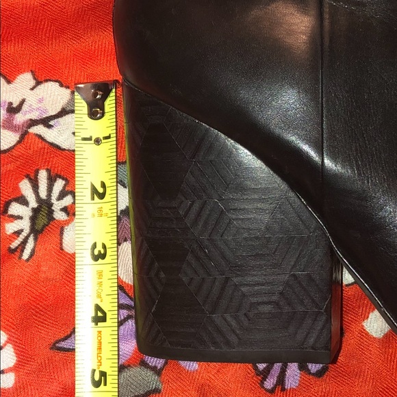 🎉🥳#HP🥳🎉Tory Burch chunky heel Ankle Booties - Picture 6 of 7